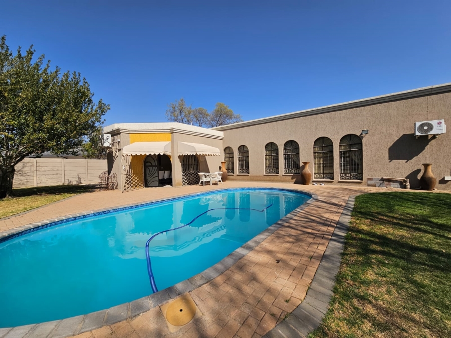 4 Bedroom Property for Sale in Jim Fouchepark Free State